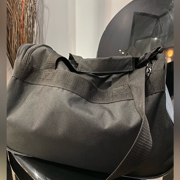 Adidas Diablo small Duffel bag - Picture 4 of 5